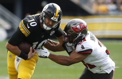 Oct 16, 2022; Pittsburgh, Pennsylvania, USA; Pittsburgh Steelers quarterback Mitch Trubisky (10) runs the ball against Tampa Bay Buccaneers safety Antoine Winfield Jr. (31) during the fourth quarter at Acrisure Stadium. Pittsburgh won 20-18. Mandatory Credit: Charles LeClaire-USA TODAY Sports